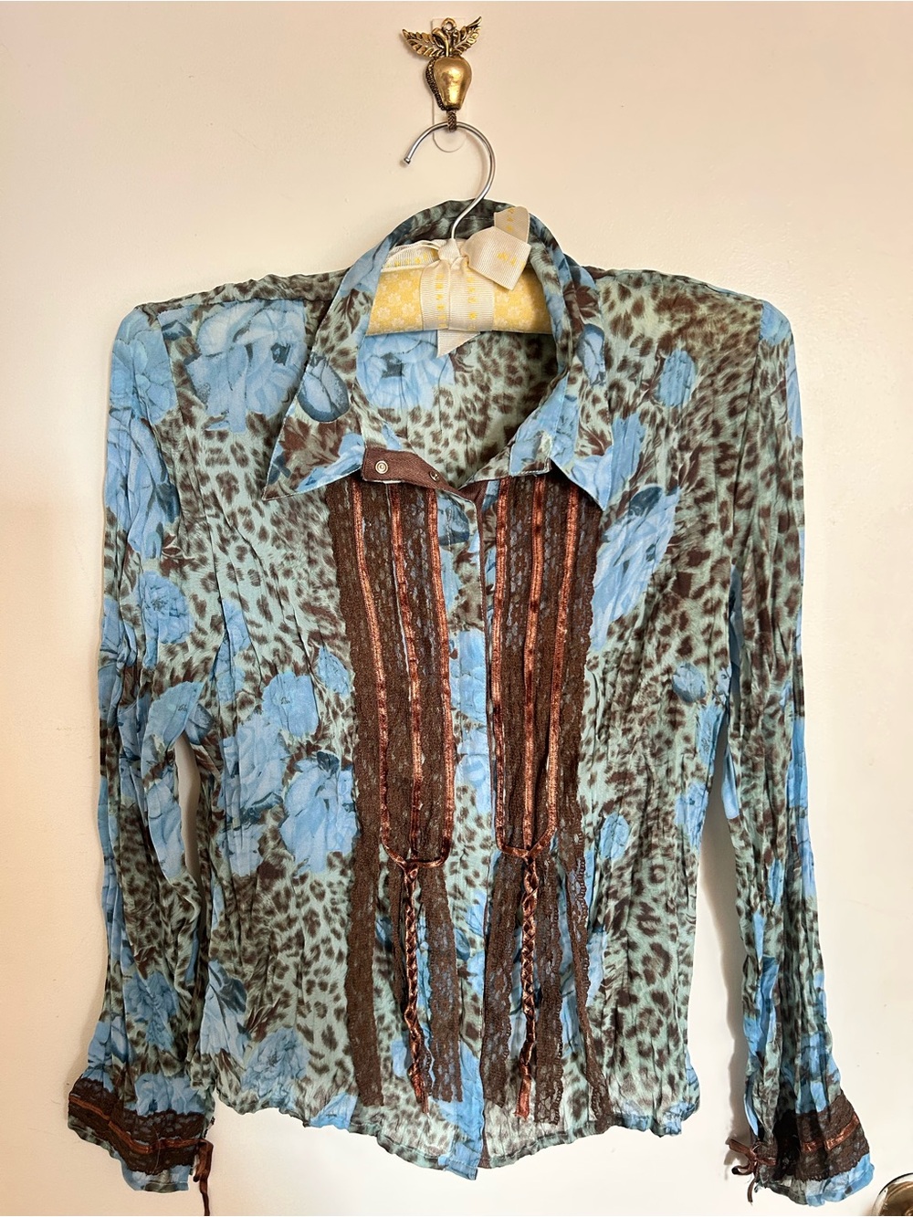 Y2K small/medium Women’s Blue/brown floral/Animal Print Button down Shirt